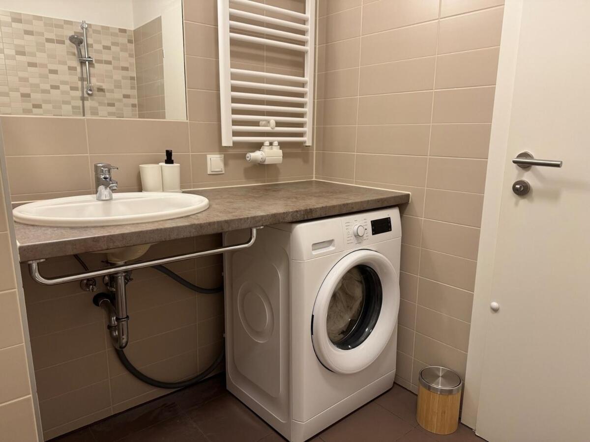 2br, Balcony, Central, Danube, U6 & S-bahn - Axara Housing Brn 22 Apartment *