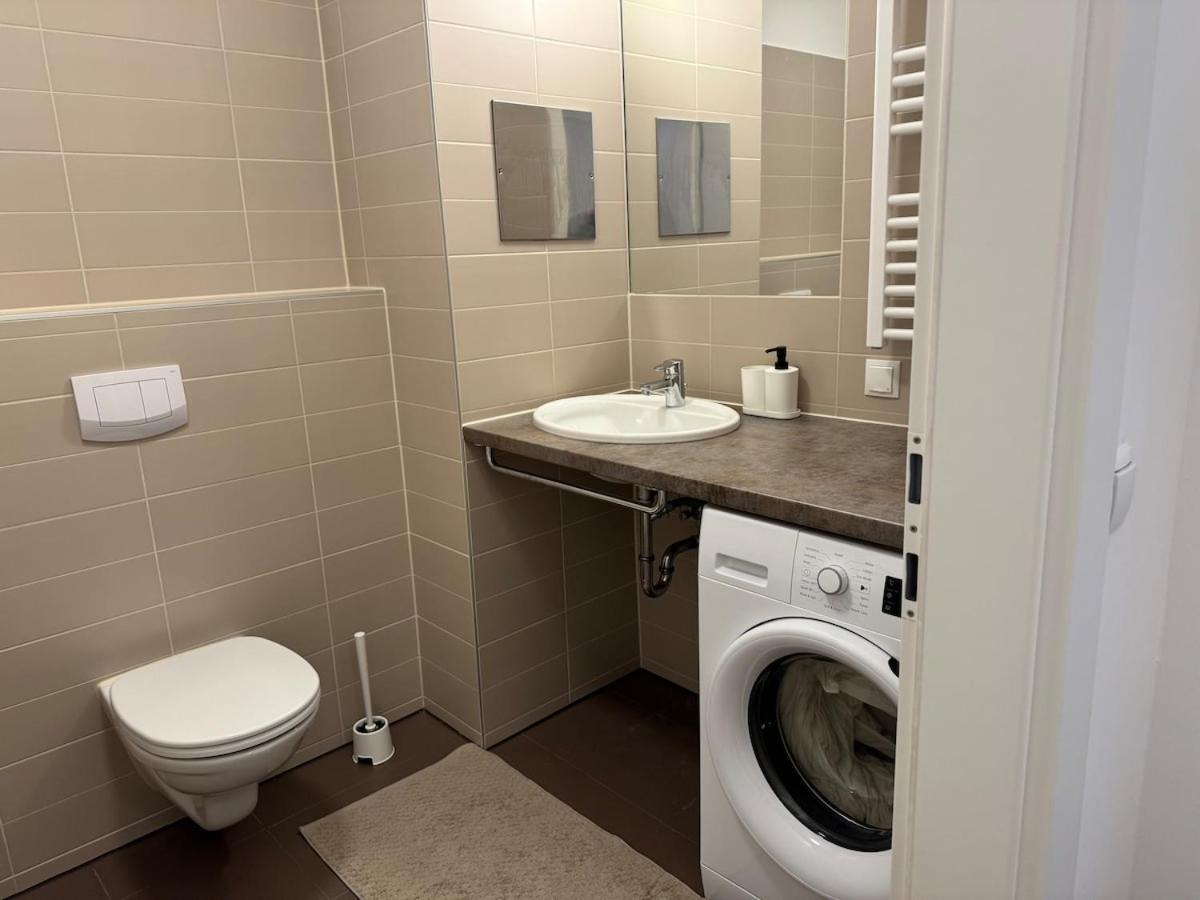 Apartment 2br, Balcony, Central, Danube, U6 & S-bahn - Axara Housing Brn 22 *
