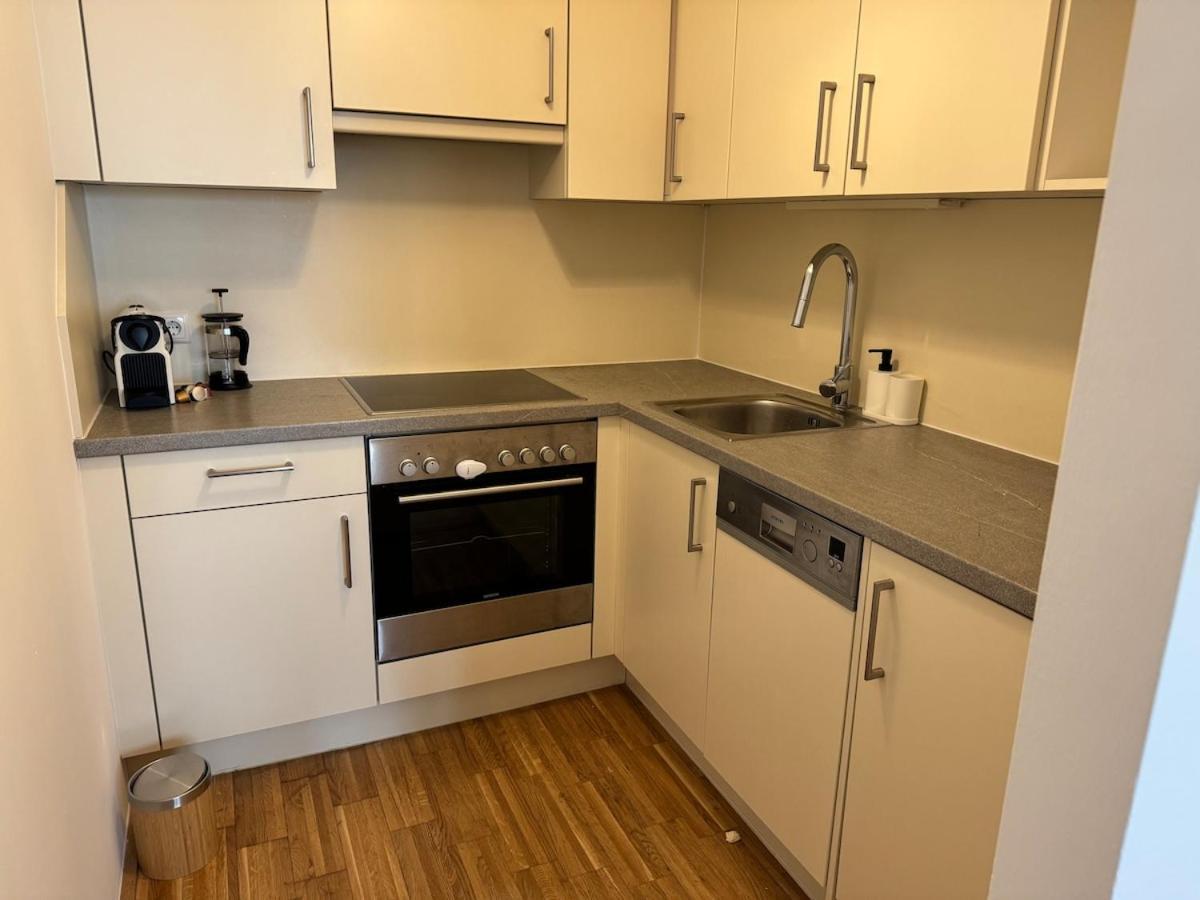 2br, Balcony, Central, Danube, U6 & S-bahn - Axara Housing Brn 22 Apartment