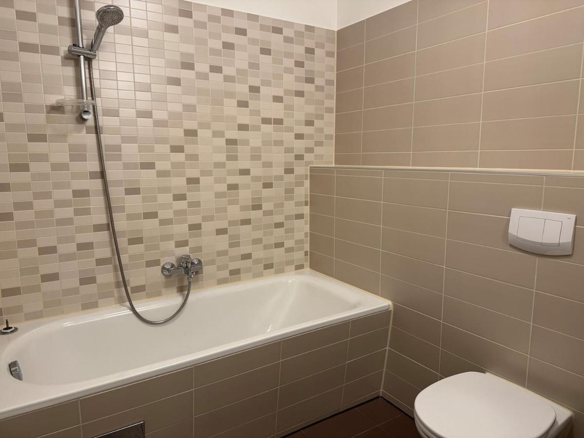 2br, Balcony, Central, Danube, U6 & S-bahn - Axara Housing Brn 22 Apartment *